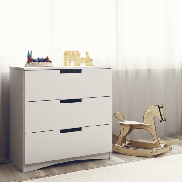 Classic chest of drawers